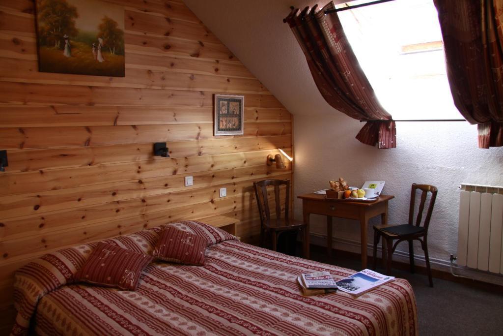 Hotel Le Chamois Logis Molines-en-Queyras Oda fotoğraf